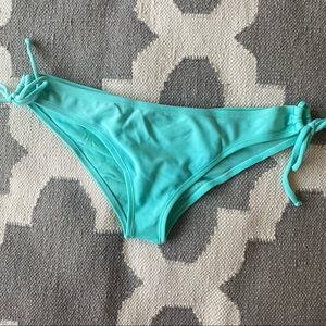 Pakaloha Honolua ruched bikini bottoms • size L